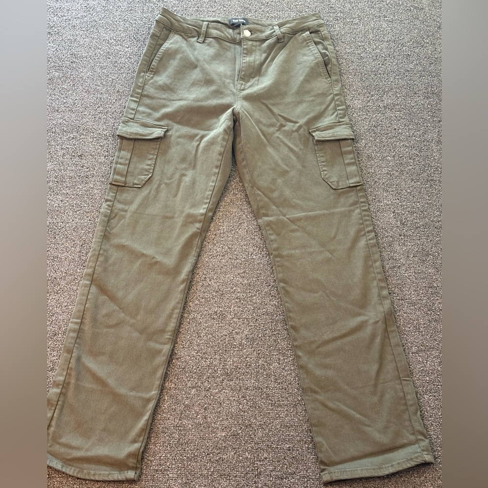 Women’s Well Worn Olive Cargo Pants